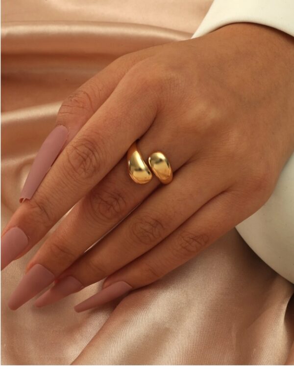 Bague Manchette Minimaliste Dorée – Image 2