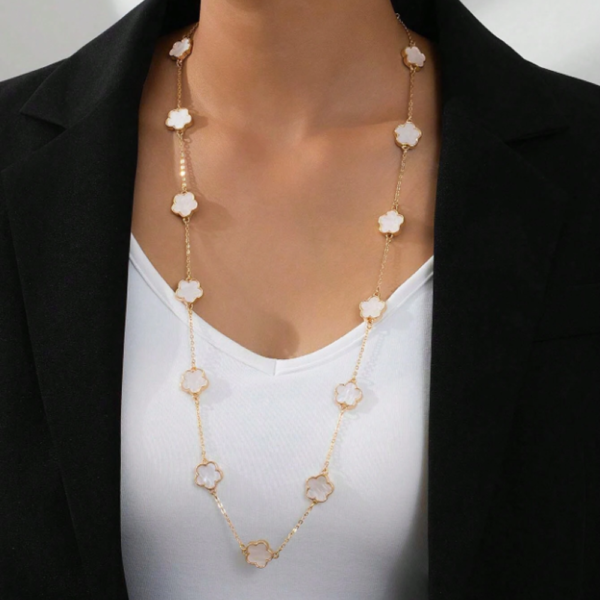 Collier Long pour Femme avec Pendentif Trèfle Blanc Porte-Bonheur